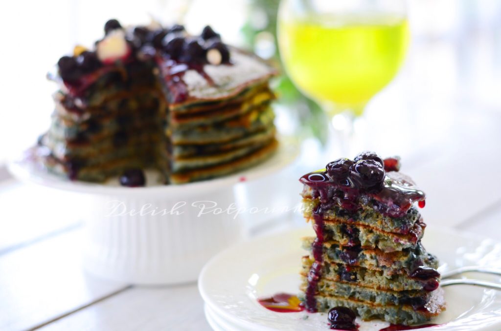 Blueberry Crumble Pancakes 